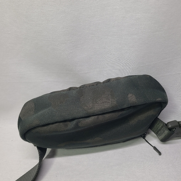 Lululemon Everywhere Belt Bag Heritage Camo Jacquard Dark Olive Sargent Green OG - Picture 10 of 16